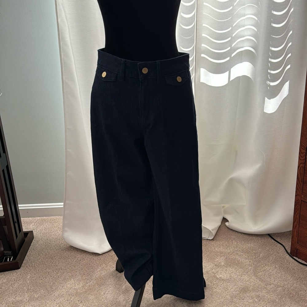 NWOT AnnTaylor wide leg cropped jeans. Dark wash.
